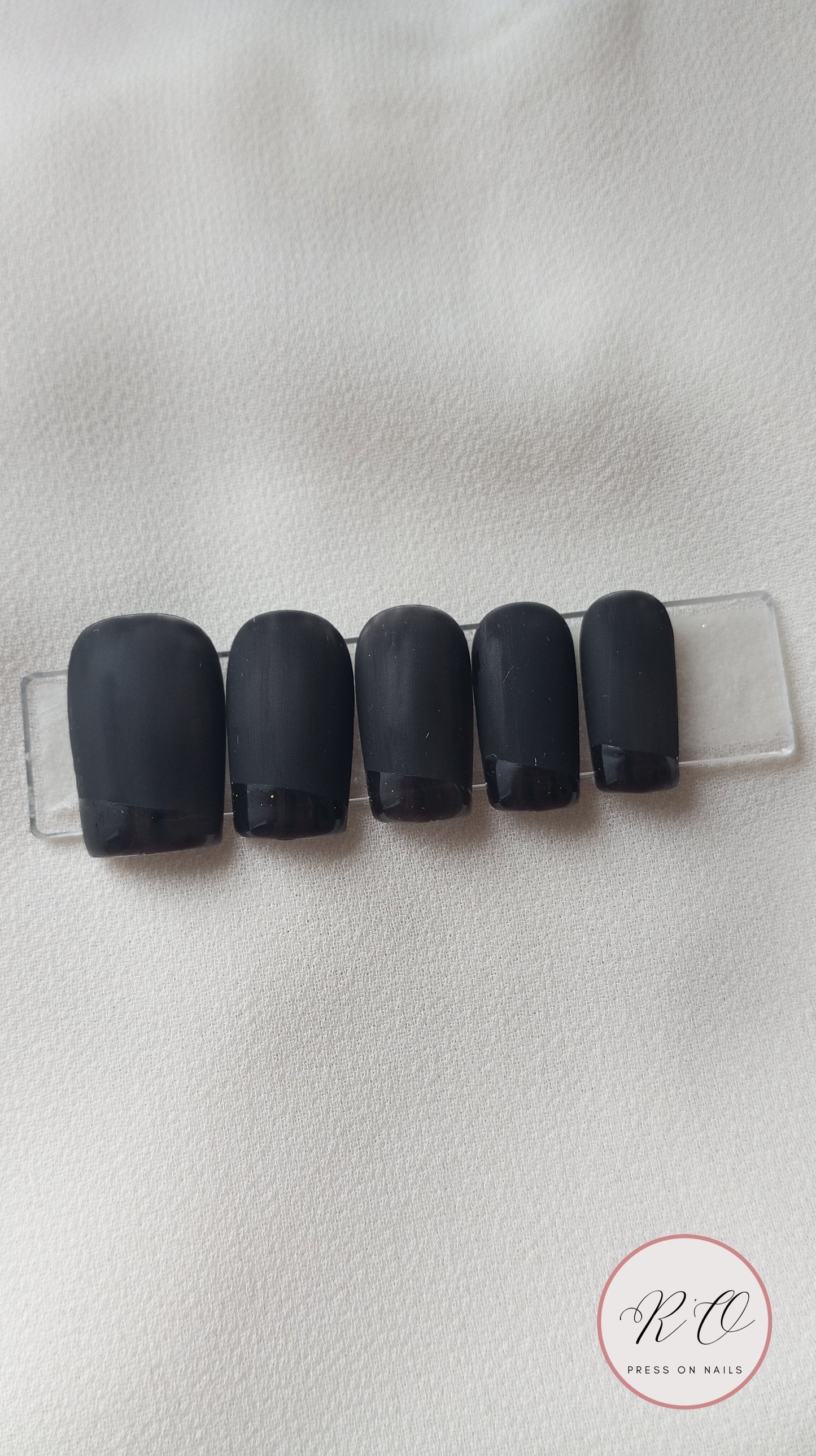 VELVET BLACK