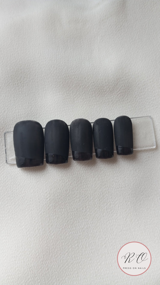 VELVET BLACK